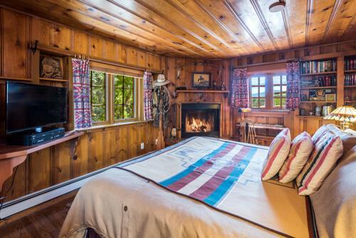 Happy Trails Room interior