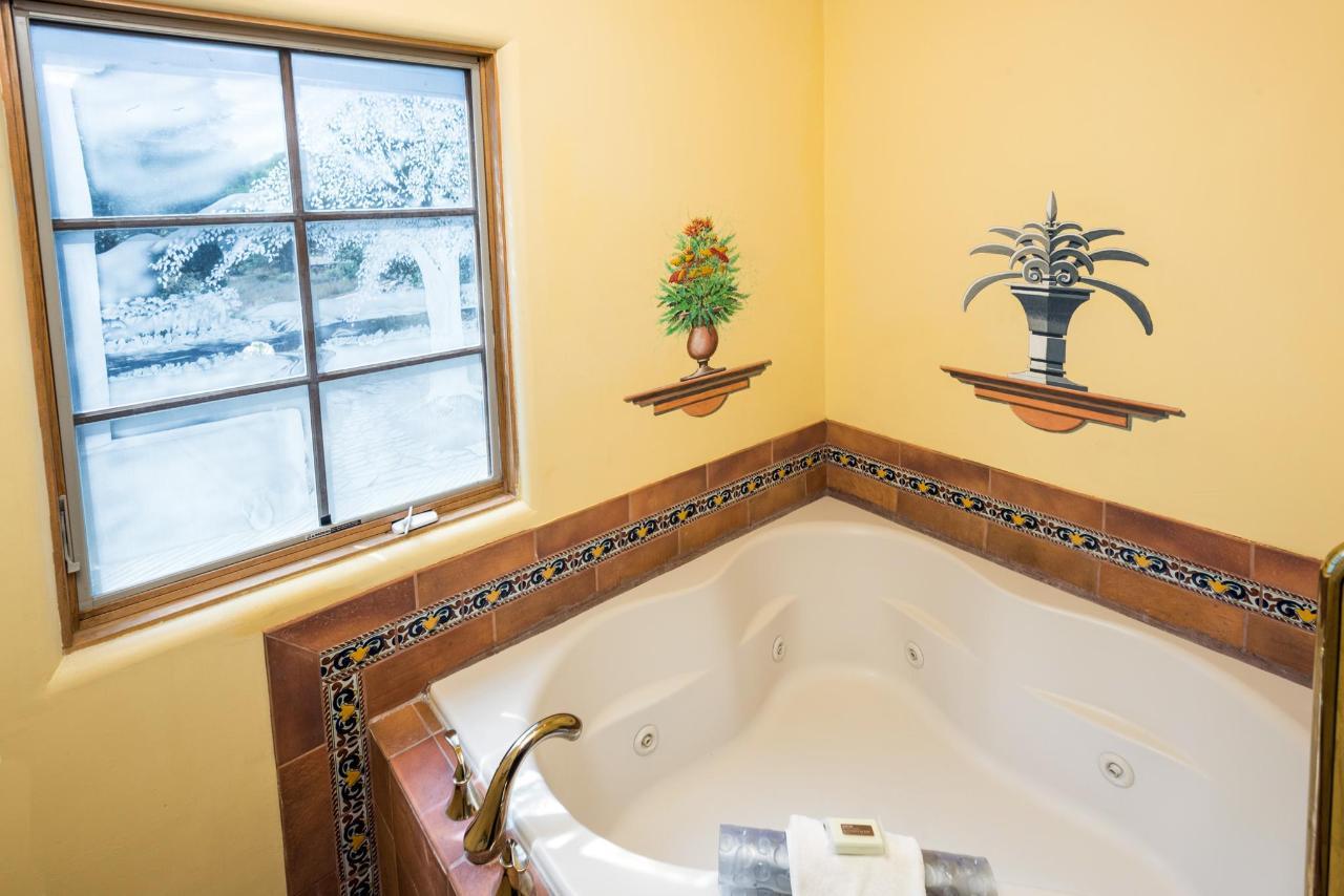 Spanish Colonial has a relaxing jetted tub
